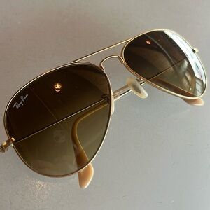 Vintage Ray-Bans made in Italy. Suitable for men/women. Gently used. Minor wear.
